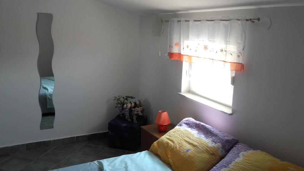 Apartments Aleksandra Rab Town Exterior photo